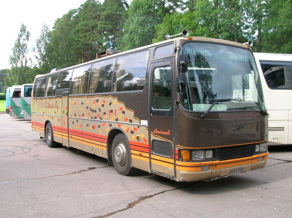 Kuvassa on linja-auto Scania-Delta 1983, joka nimettiin Amiraaliksi