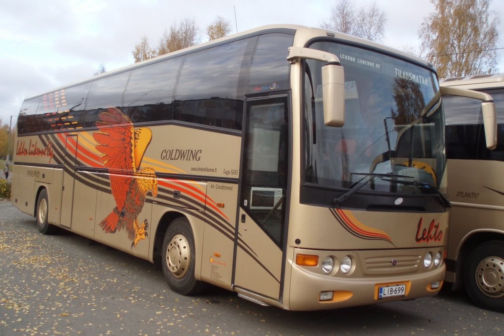 Kuvassa on linja-auto Scania-Lahti 1998, jolle annettiin nimi Goldwing